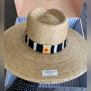 Brand New, Sunshine Tienda Palm Hat